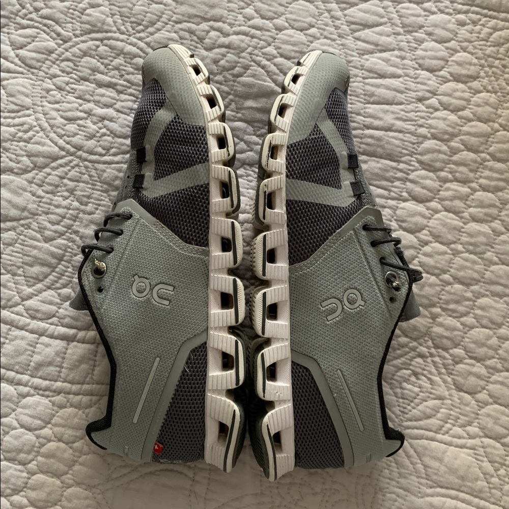 On Running Women's Black and Gray Athletic Shoes | Size 7.5 - Picture 7 of 10